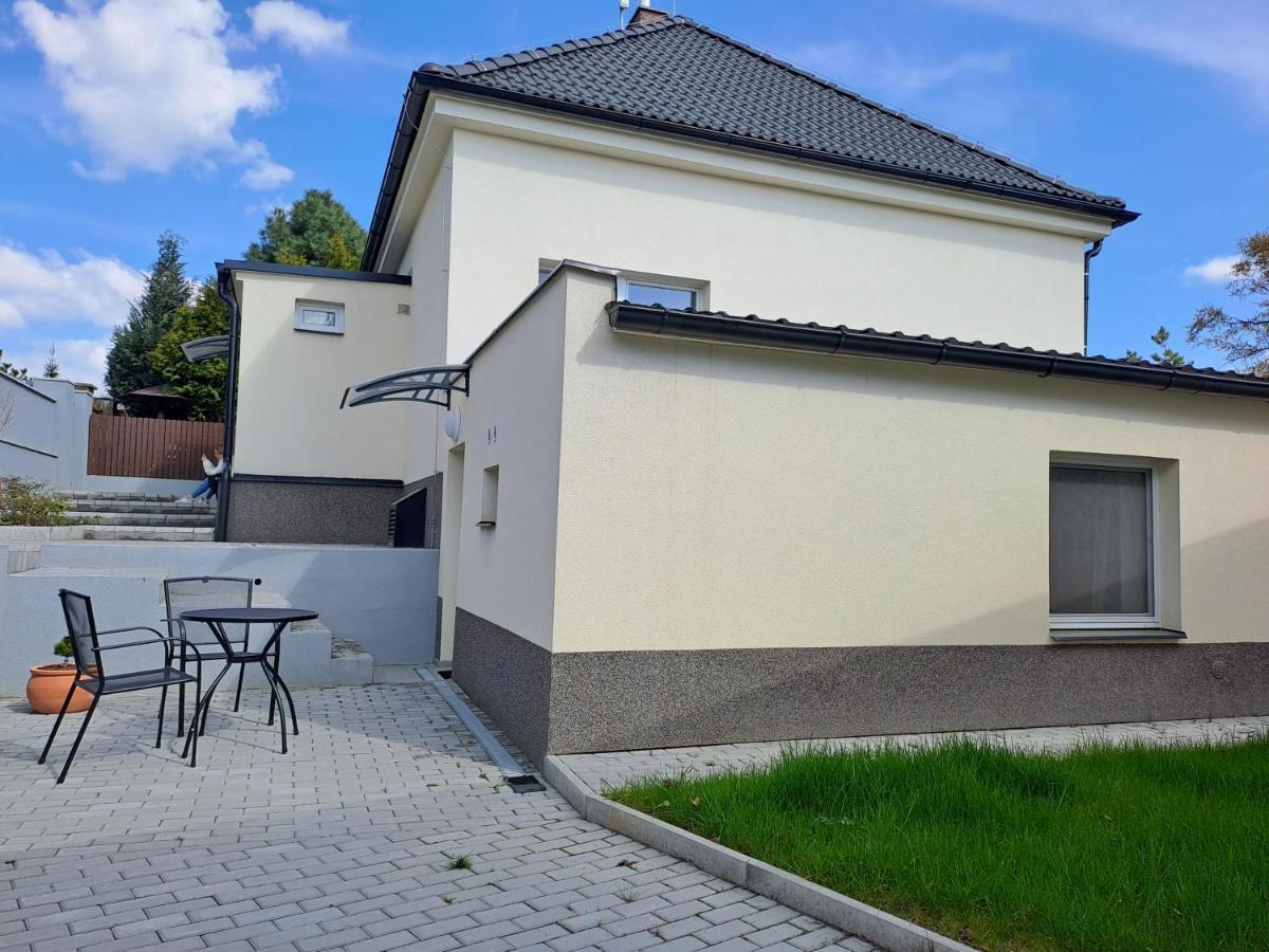 Apartmanovy Dum Se Zahradou V Klidne Casti Prahy プラハ エクステリア 写真